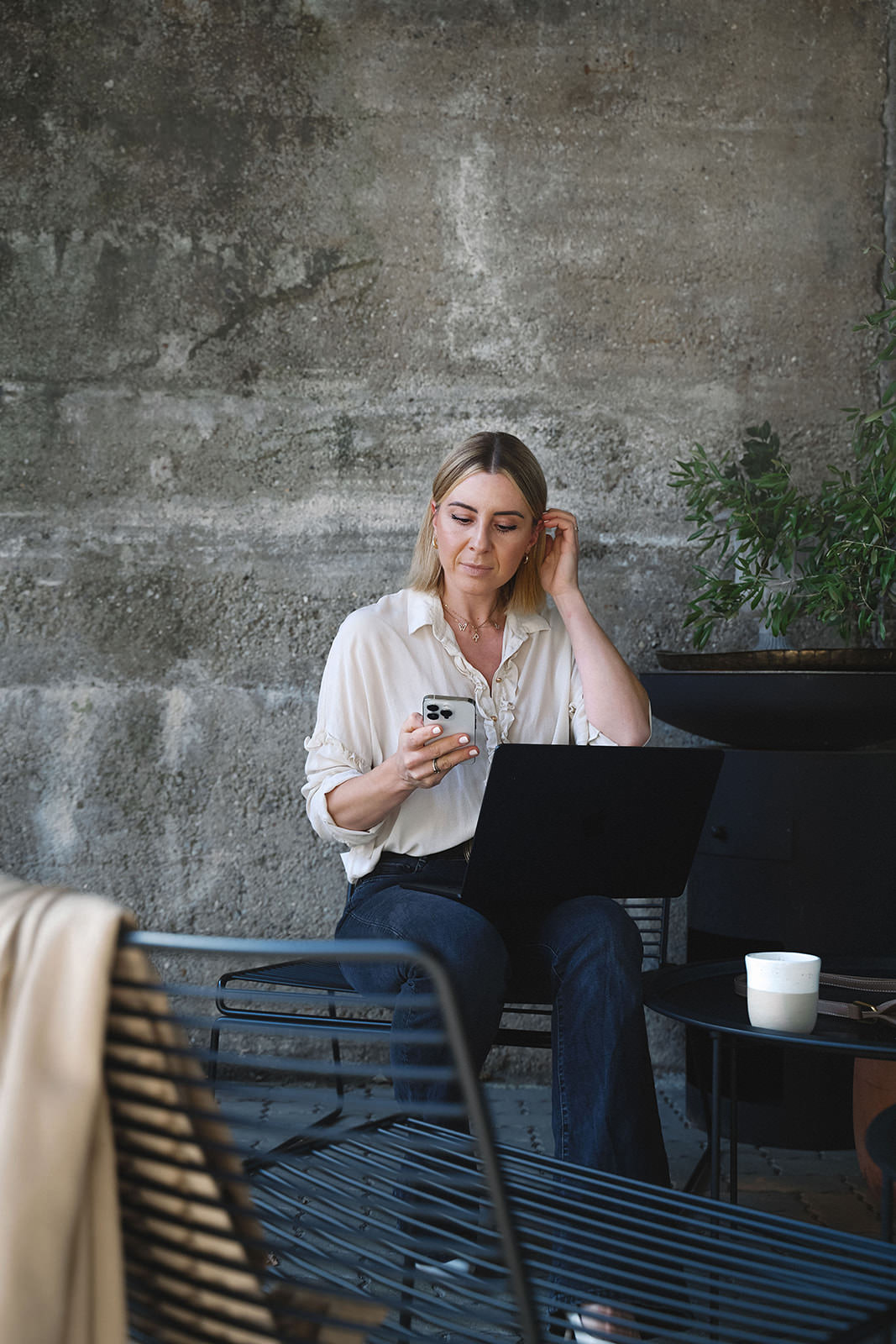 Landingpage für mehr Kunden. Eine gut gestaltete Landingpage ist entscheidend für deinen Erfolg. Als virtuelle Assistentin und Online-Business-Managerin in Telfs, Tirol, erstelle ich Landingpages und Websites, die KundInnen anziehen und deine Conversion-Rate steigern. Mit WordPress und kreativen Content-Marketing-Strategien entwickle ich eine Lösung, die dich online sichtbar macht und dir hilft, unabhängig von Social Media zu wachsen. Egal ob Coaches, Dienstleister oder UnternehmerInnen – eine maßgeschneiderte Landingpage bringt dich deinem Ziel näher. Lass uns deine Business-Website stressfrei umsetzen!