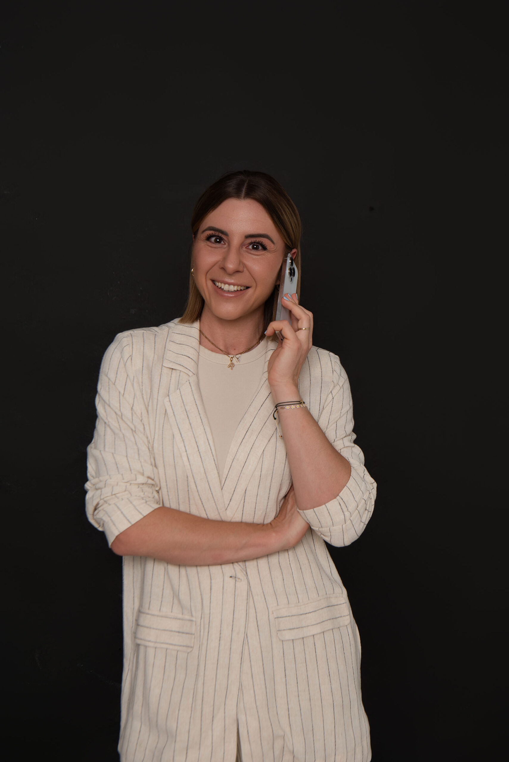 Was, wenn mich alle auslachen? Die 3 größten Sichtbarkeits-Ängste – und wie du sie überwindest 3 Du willst gefunden werden – online und regional? In der engmaschigen Marketing-Begleitung Ratzfatz Sichtbar mit Verena baust du dein Marketing mit System auf. Persönlich begleitet von Verena Ratz, Marketingstrategin aus Tirol.