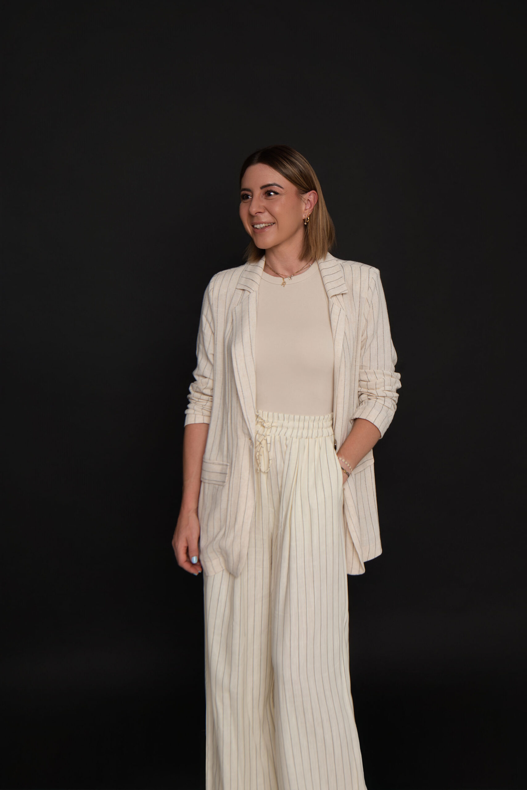 Individuelle Marketing-Begleitung für Selbstständige, KMU und Hotels. Von Strategie und Klarheit über Content-Erstellung, Grafikdesign, Social Media, Pinterest, Newsletter bis hin zur operativen Umsetzung und Online Business Management – flexibel, ehrlich und auf Augenhöhe.