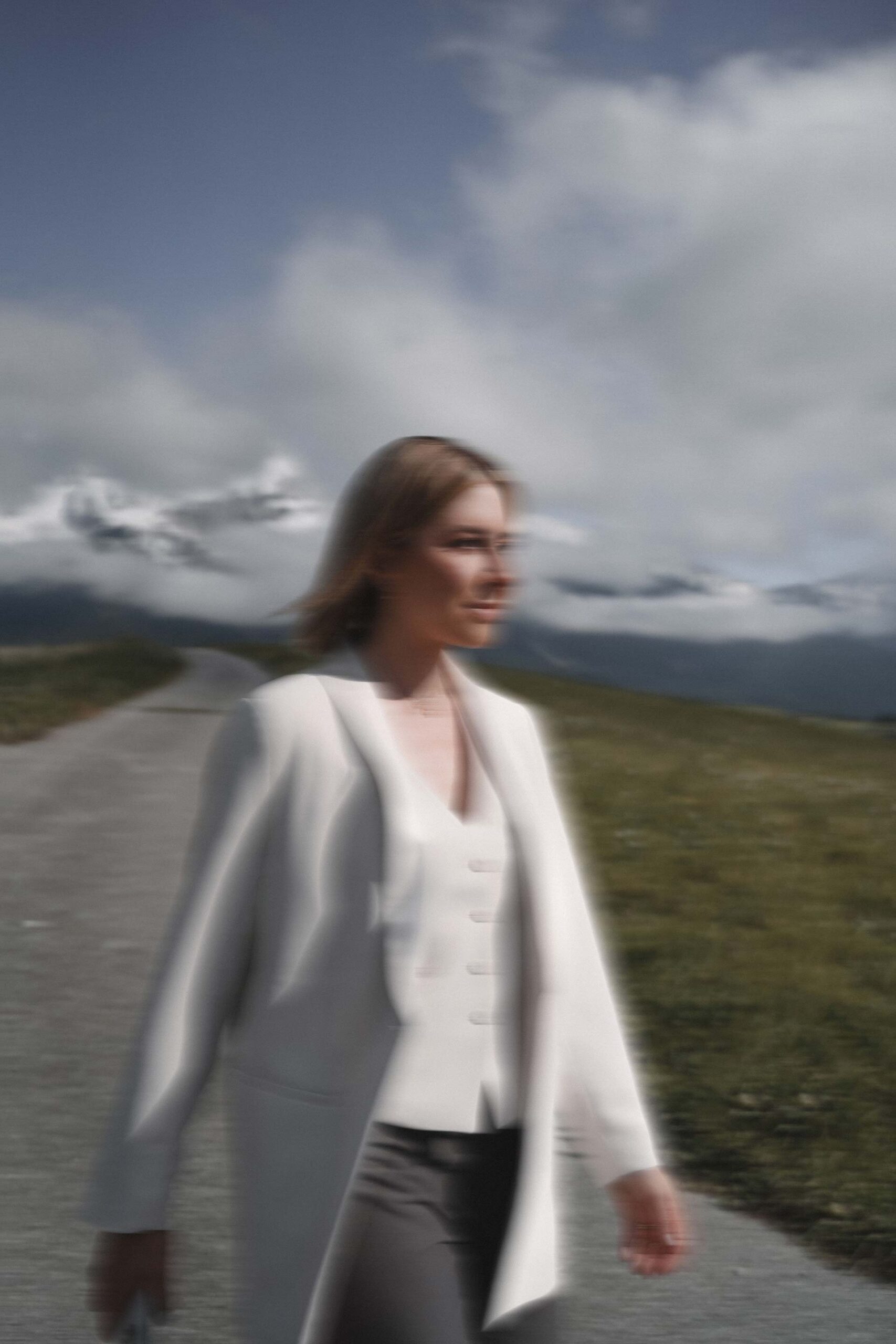 Regional sichtbar werden UND online Kund:innen gewinnen – dein Sichtbarkeits-Fahrplan in 12 Wochen 3 Individuelle Marketing-Unterstützung und Mentoring für Solo-Selbstständige, um sichtbar zu werden, Kund:innen zu gewinnen und durch klare Marketing-Begleitung planbare Anfragen online regional zu erreichen.